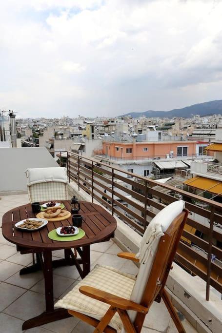 Fly Me To The Moon! Apartamento Atenas Exterior foto